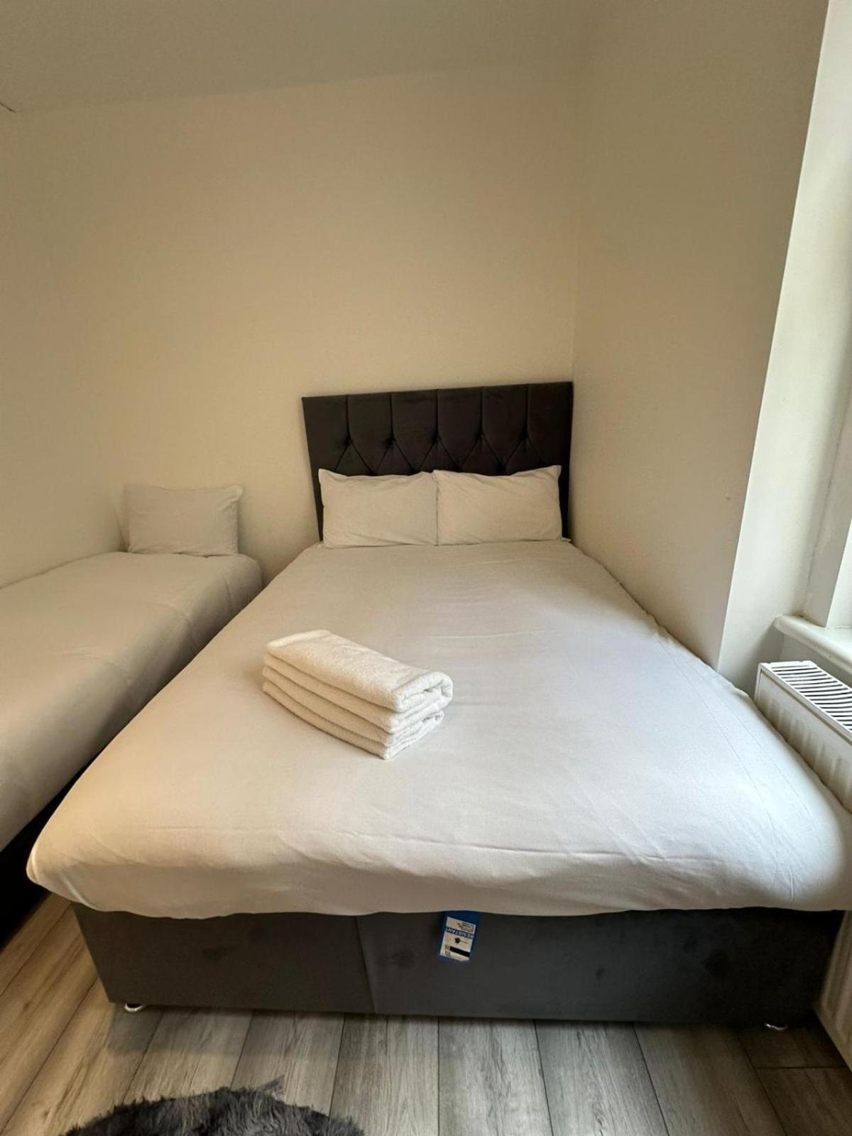 Ground Floor One Bedroom Flat Miles Londra