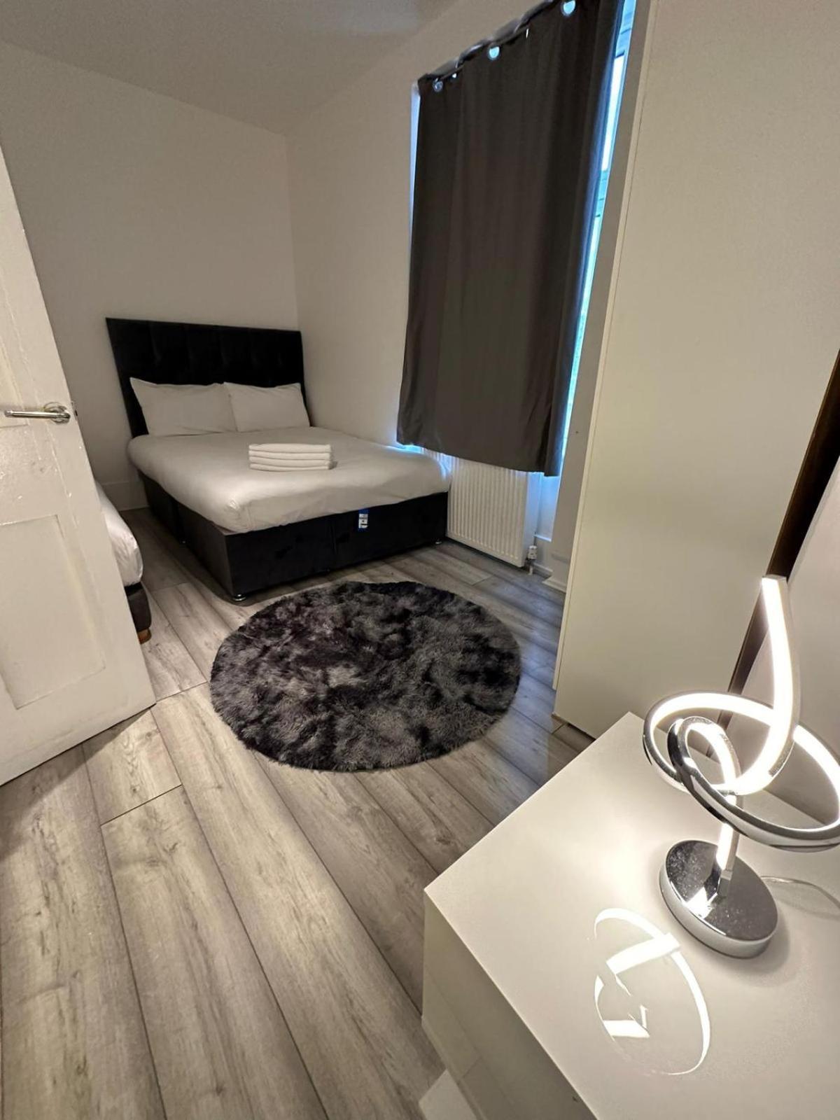 Ground Floor One Bedroom Flat Miles * Londra